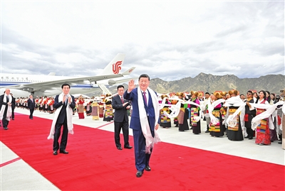 习近平抵达拉萨